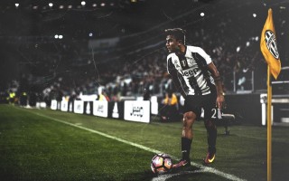 爱游戏在线：德克兰-赖斯二十七岁生日盛典，阿森纳社媒倾情致敬中场灵魂