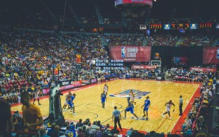 爱游戏下载：骑士加时赛集体迷失，十次出手颗粒无收，零得分与三次失误铸就尴尬之夜