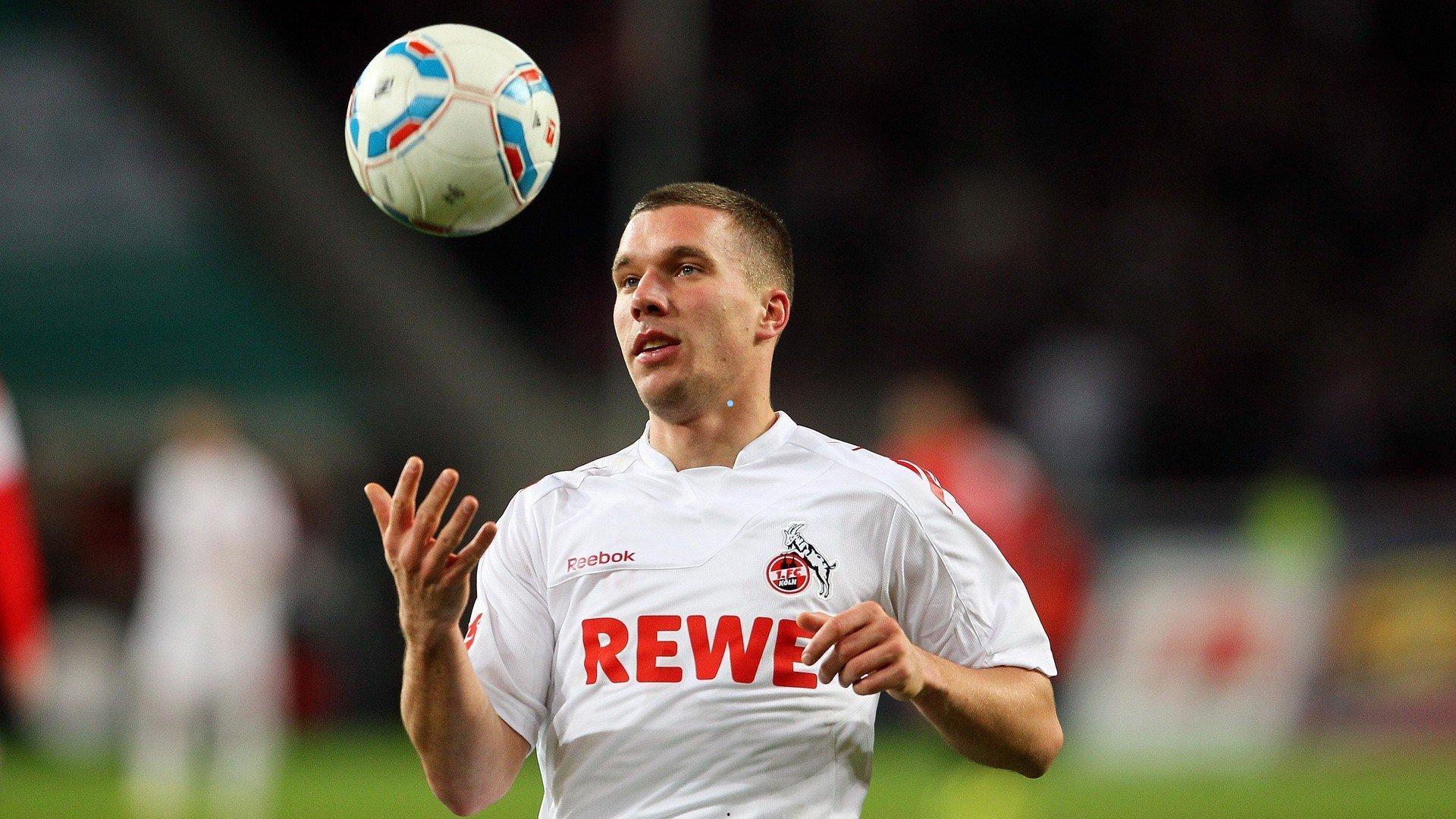 爱游戏下载_埃贝尔幽默揭示观赛差异，静默与多话的球场风景，适应穆勒成佳话-第2张图片-爱游戏-稳定流畅的综合娱乐服务平台